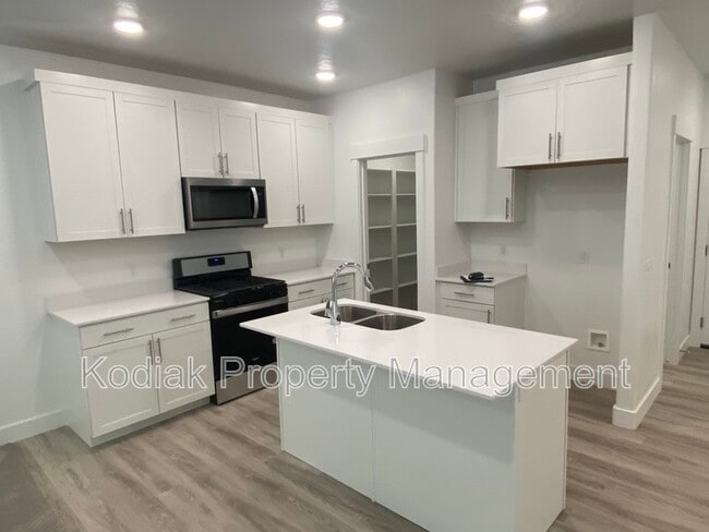 Building Photo - 1087 N 1840 W