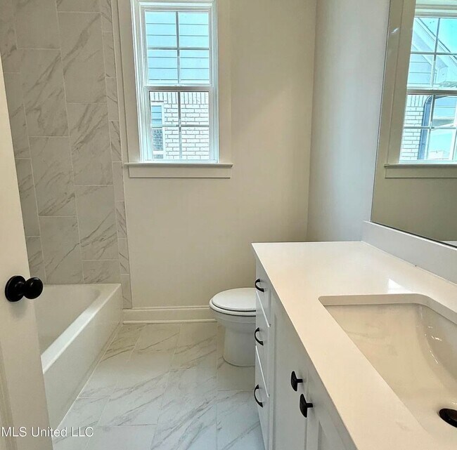 Building Photo - 607 Sunflower St