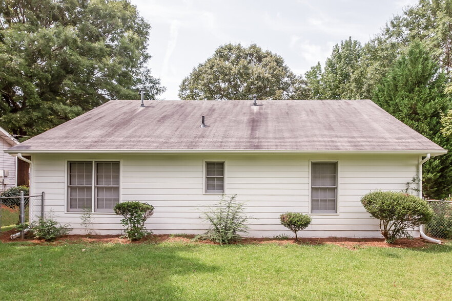 Building Photo - 465 Rosehill Dr