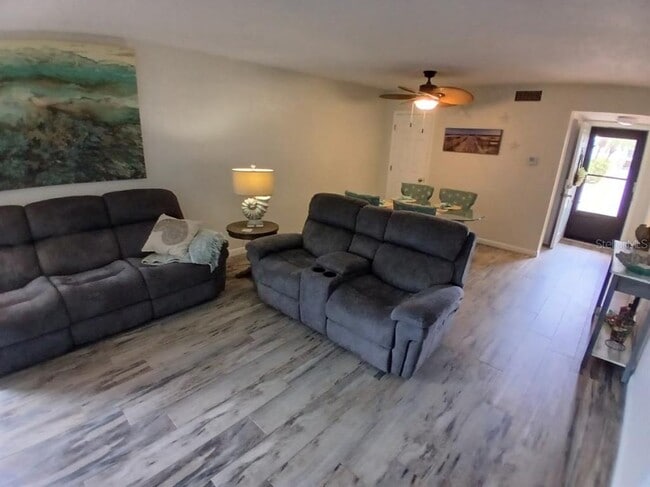 Building Photo - 10350 Imperial Point Dr W