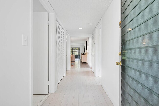 Building Photo - 15450 Pembridge Dr