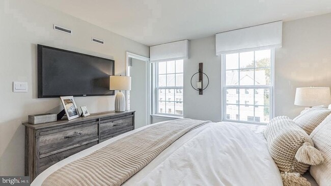 Building Photo - 284 Macoun Way