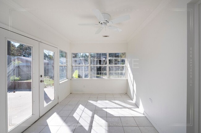 Building Photo - Lovely Brick Home Just Minutes from the Be...