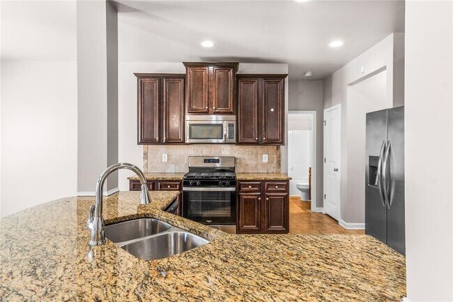 Building Photo - 419 Live Oak Pass