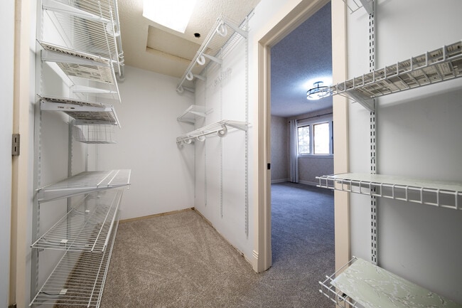 Building Photo - 6045 Covington Terrace