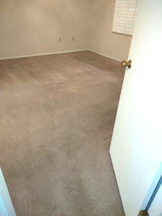 Building Photo - GREAT TOWNHOME IN YUCCA COURT-SUN CITY!!