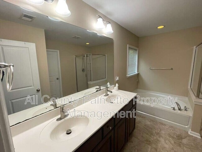 Building Photo - 120 Gazania Way