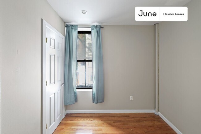 Building Photo - 226 E 7th St