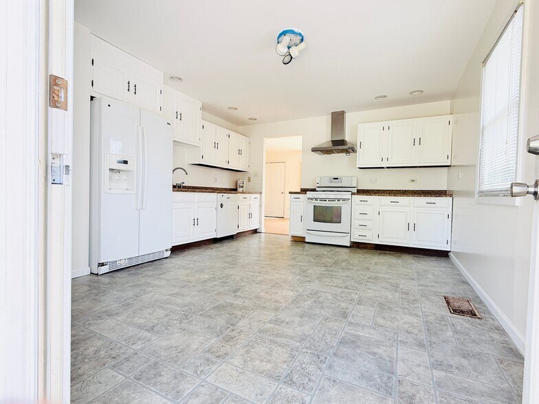 Building Photo - 2904 Stork Ct