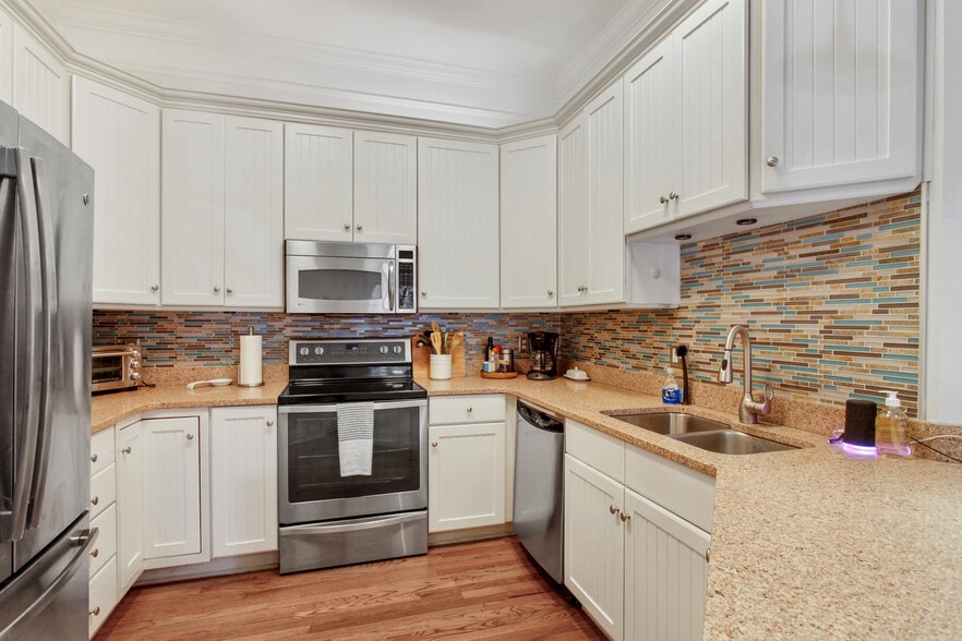 Building Photo - 102 W 36th St