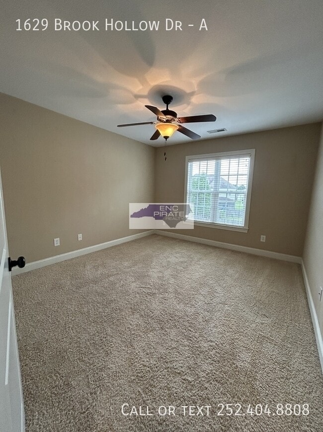 Building Photo - 1629 Brook Hollow Dr