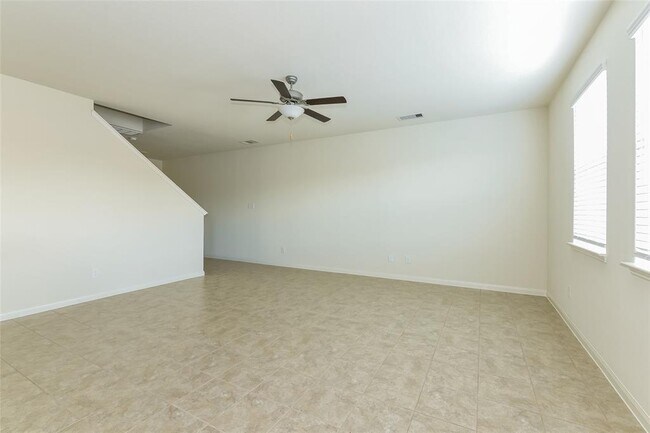 Building Photo - 27053 Leonardo Dr