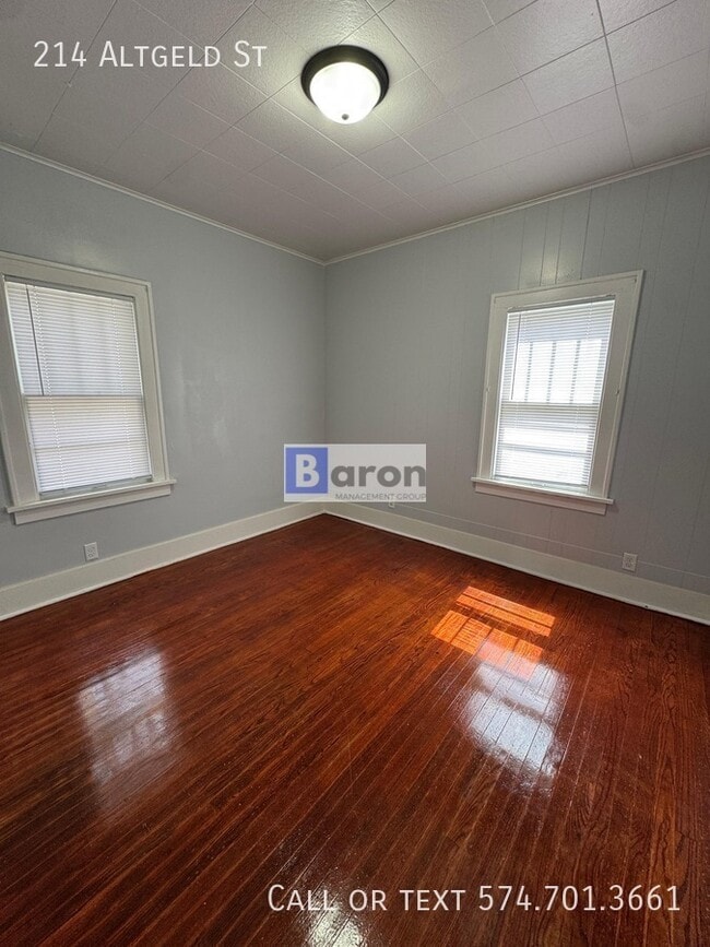 Building Photo - 214 Altgeld St