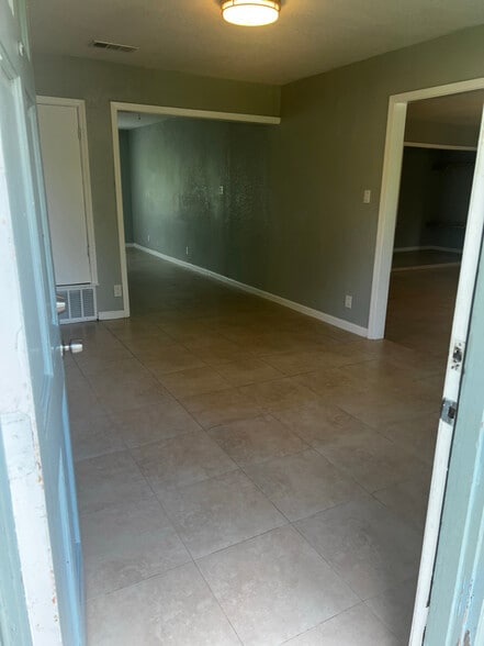 Building Photo - 1103 Floradale Dr