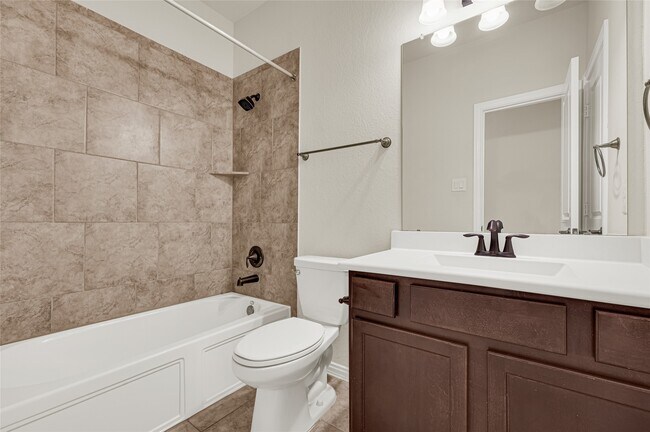 Building Photo - 2414 Willow Fall Ln
