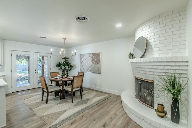 Building Photo - 5220 Lake Charles Dr