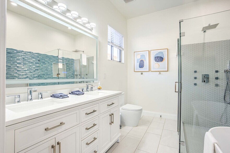 Building Photo - 685 107th Ave N