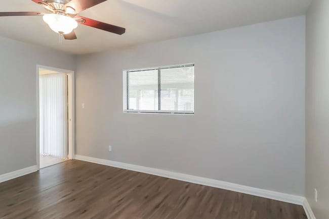 Building Photo - 3038 E Dahlia Dr