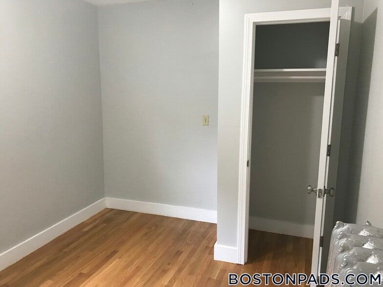 Building Photo - 109 Pleasant St