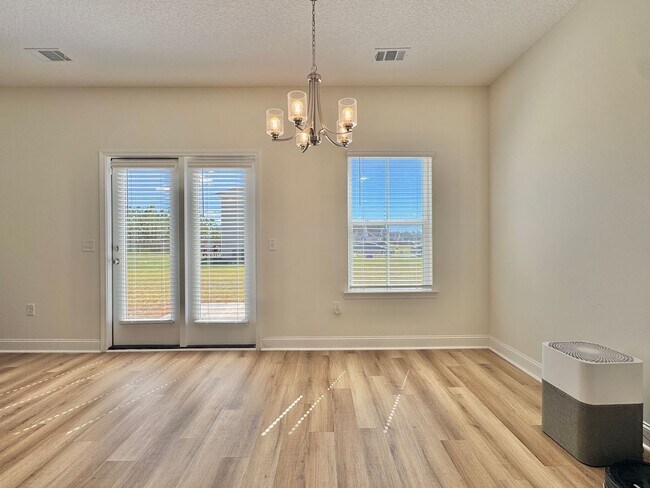 Building Photo - AVAILABLE NOVEMBER [PET FRIENDLY]