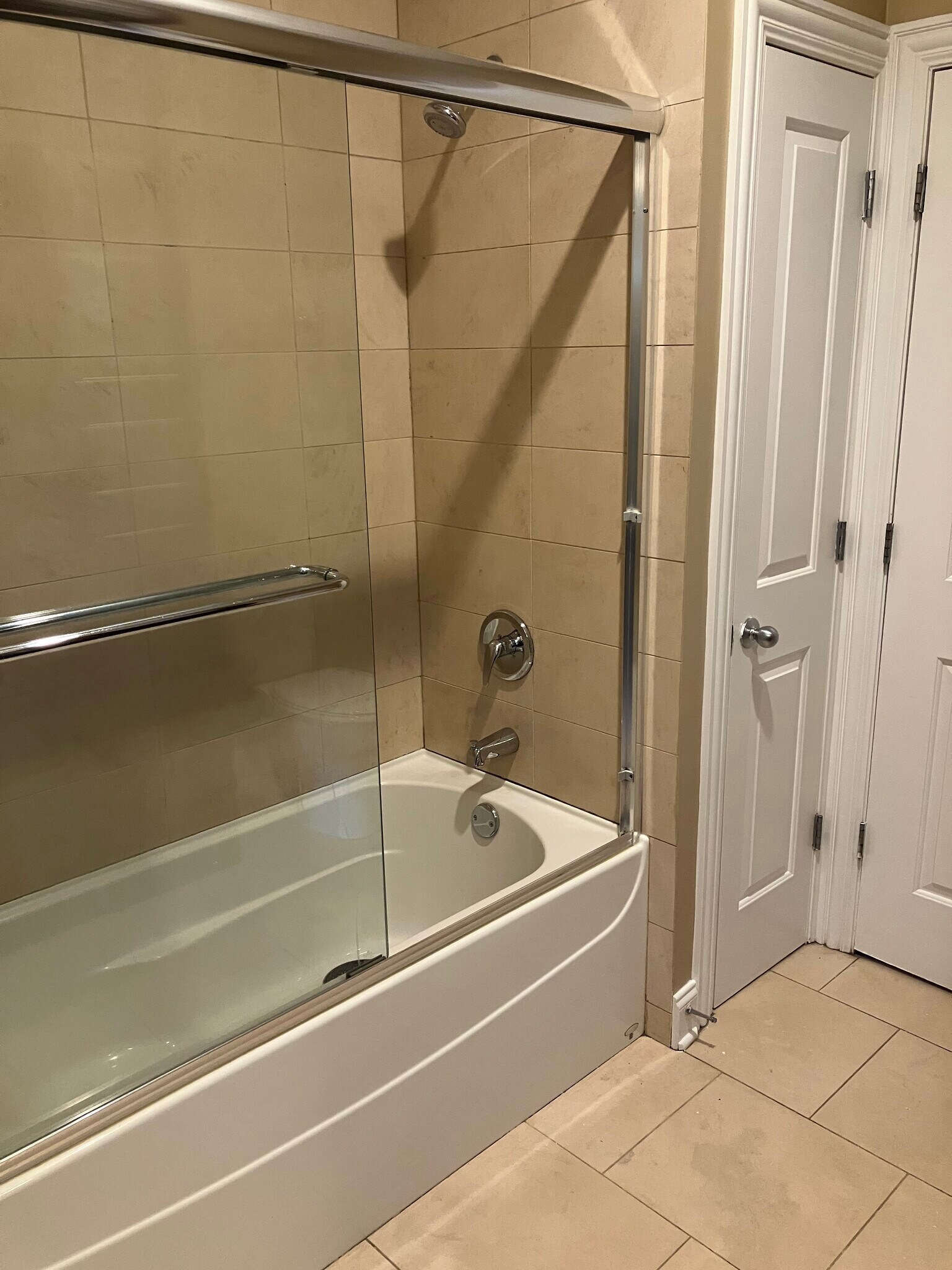 Bathroom - 2325 W Huron St