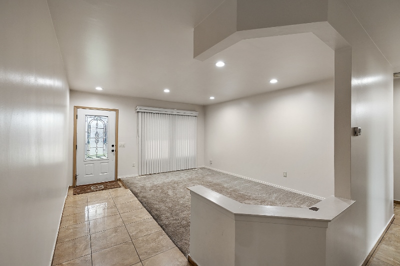 Building Photo - 35715 Maureen Dr