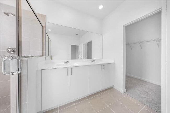 Building Photo - 2751 SE 25th Ave