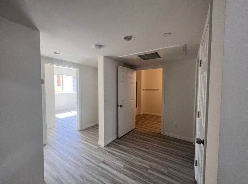 Building Photo - 6829 Simpson Ave