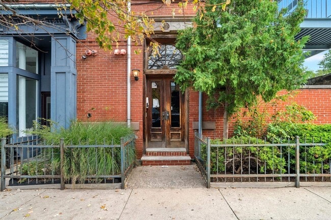 Building Photo - 278 Monmouth St