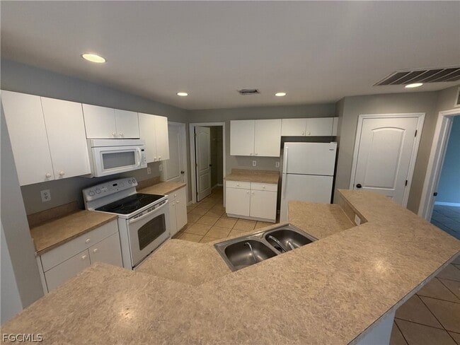 Building Photo - 1405 W 13th St