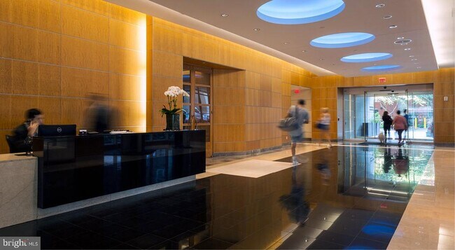 Building Photo - 206 W Washington Square