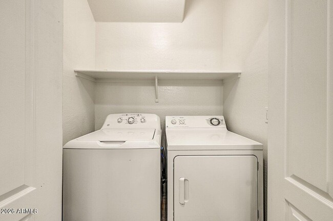 Building Photo - 2600 E Springfield Pl
