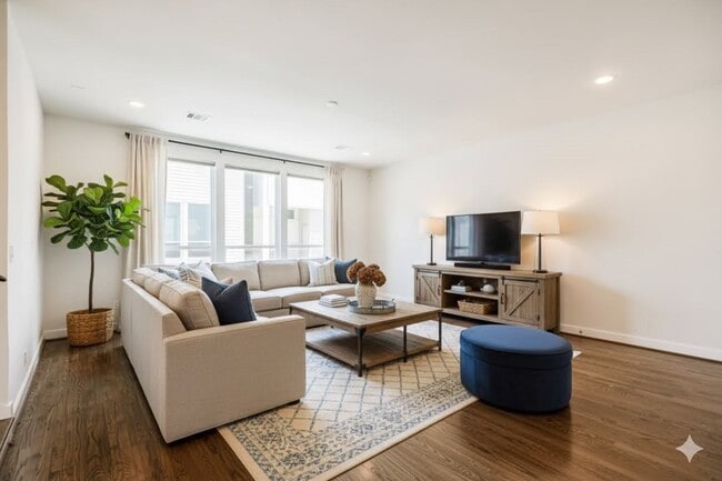 Building Photo - 946 W 18th St