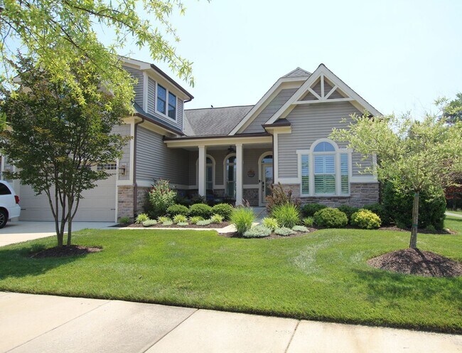Building Photo - Beautiful Furnished Home Close to Bethany ...