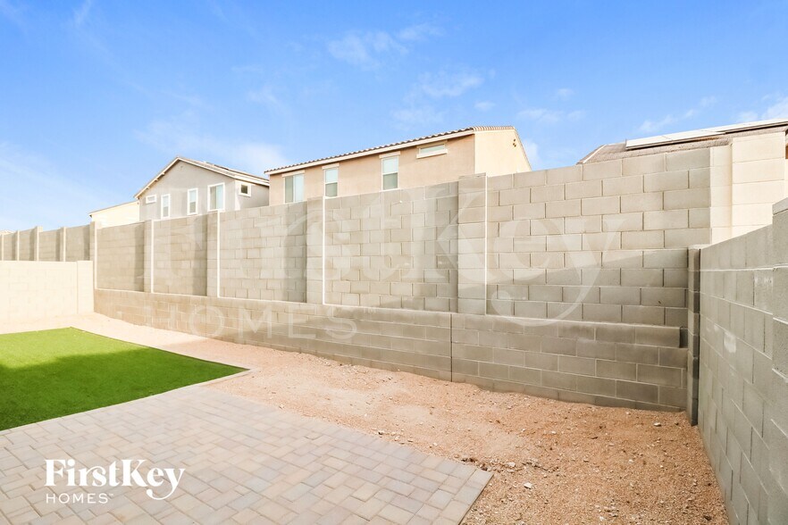 Building Photo - 21158 W Holly St