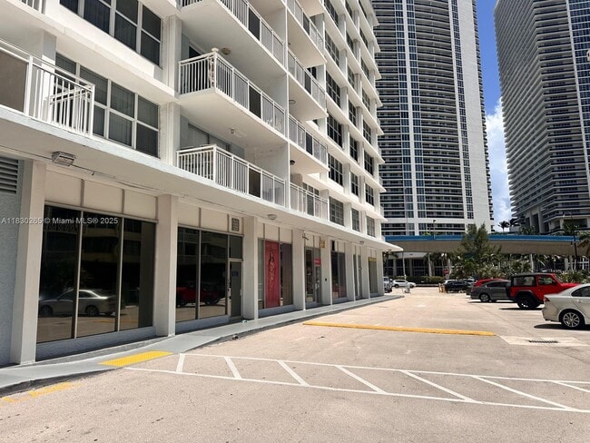 Building Photo - 1801 S Ocean Dr