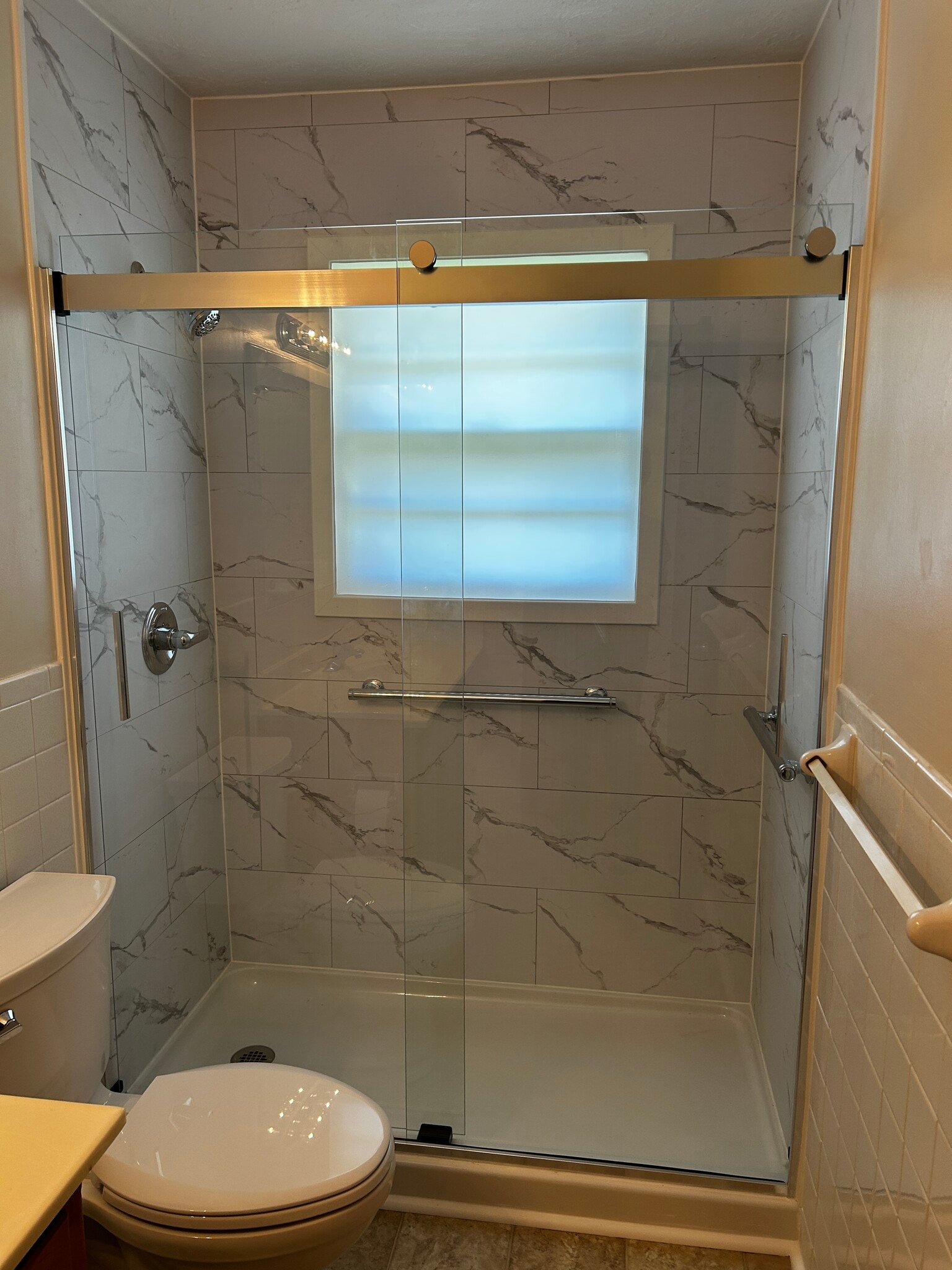 Main bath - walk-in shower - 537 E Glenwood St