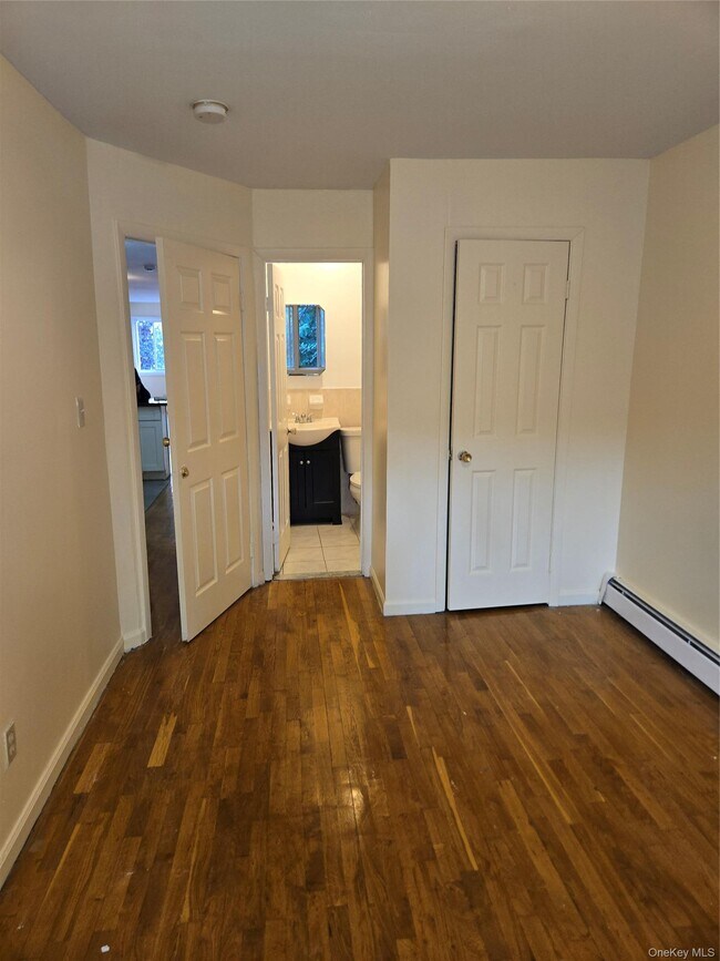 Building Photo - 985 Halsey St