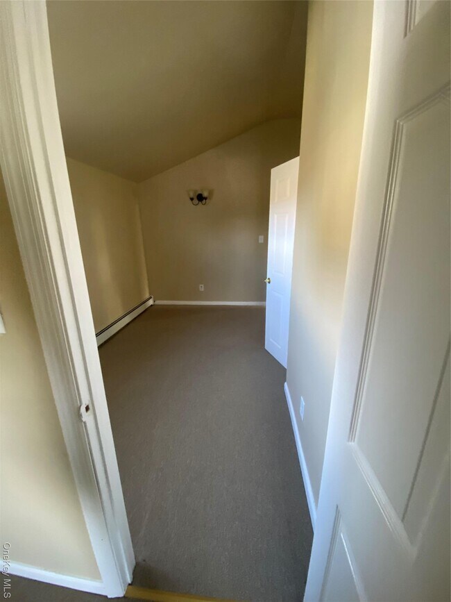 Building Photo - 18 Third Ave