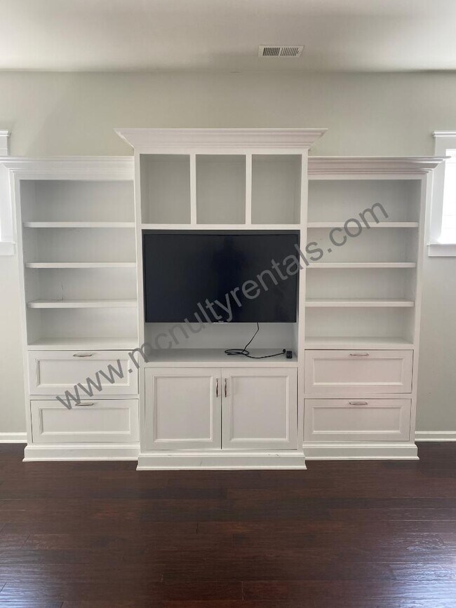 Building Photo - 4221 Courtly Ln