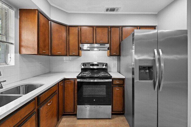 Building Photo - 2712 St Edwards Cir