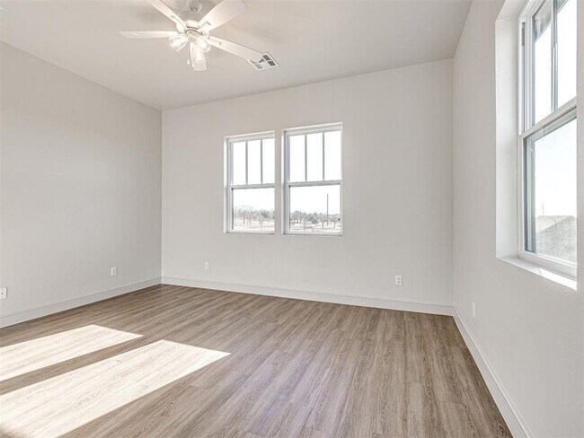 Building Photo - 29596 Memory Ln