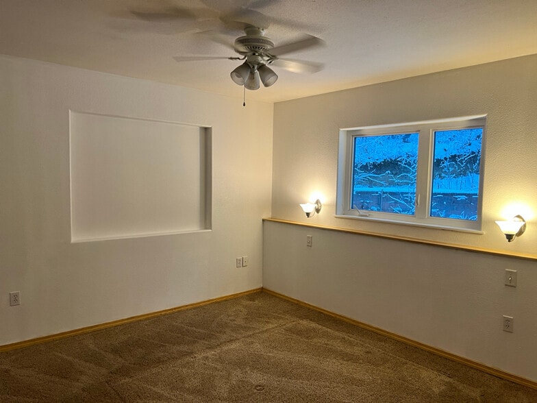 Building Photo - 264 Hawk Rd