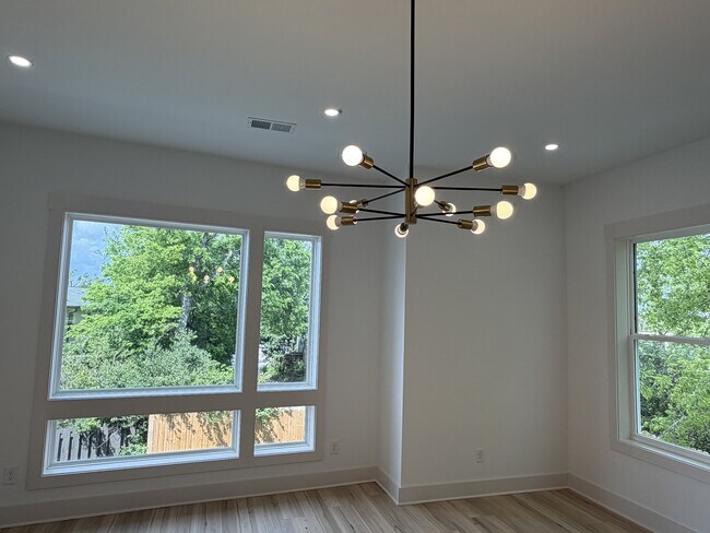 Building Photo - 105 Hart Ln