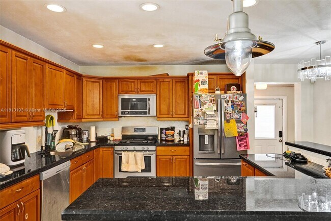 Building Photo - 9910 Bahama Dr