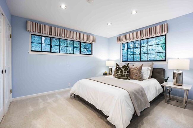 Building Photo - Luxurious Short Term Lease in Atherton: Ov...