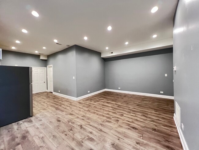 Building Photo - 7057 S Normal Blvd