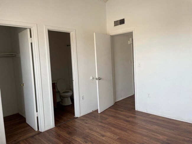 Building Photo - 7214 Dale Rd