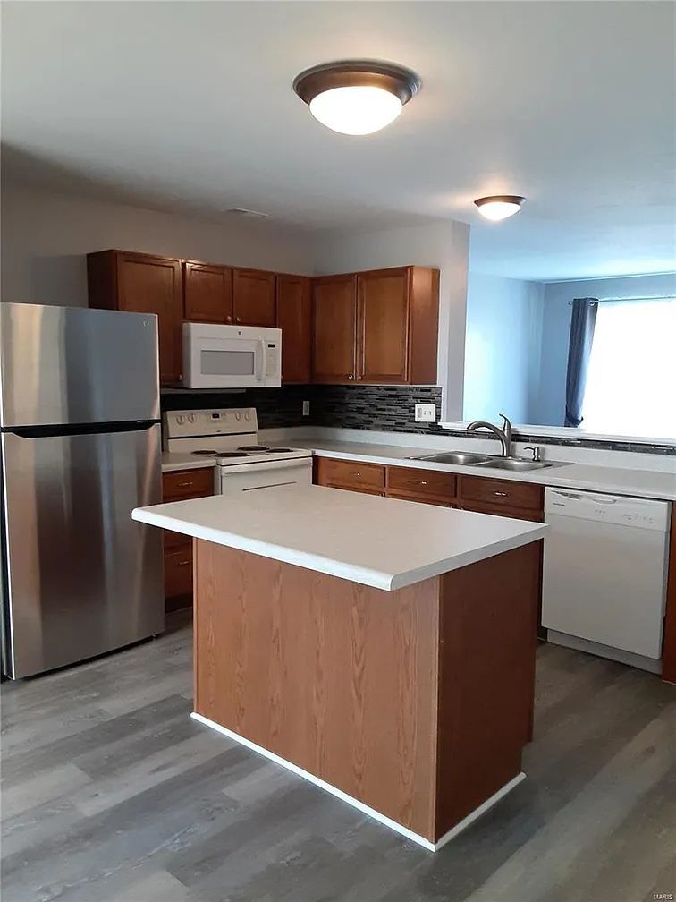 Building Photo - 419 Wild Oak Dr