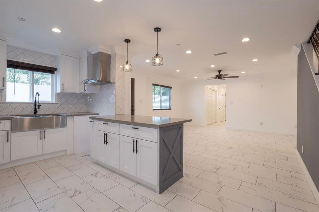 Building Photo - 1033 S Bonnie Beach Pl